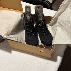Black Columbia winter boots